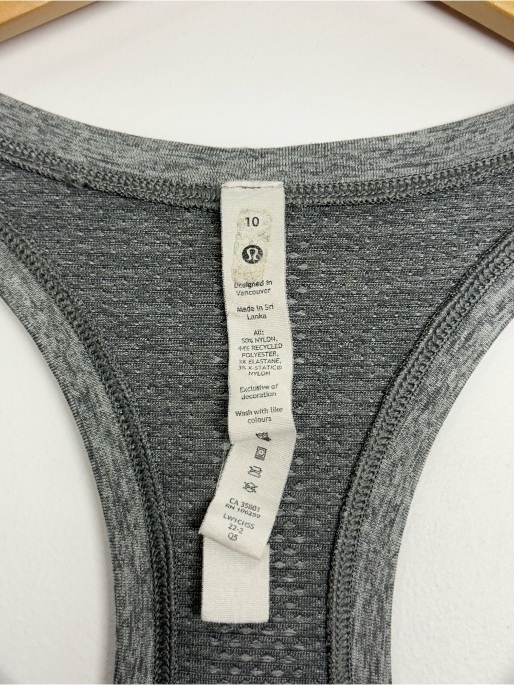 Lululemon Swiftly Tech Racerback 2.0 Slate / White Size 10 - Picture 2 of 4
